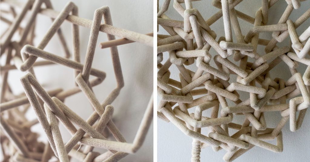 Detalj av ‹Kvit tilstand›/‹From the beginning to the end›, 2019, 45x42x10 cm, tekstiltråd, trepinnar, strikketeknikk.