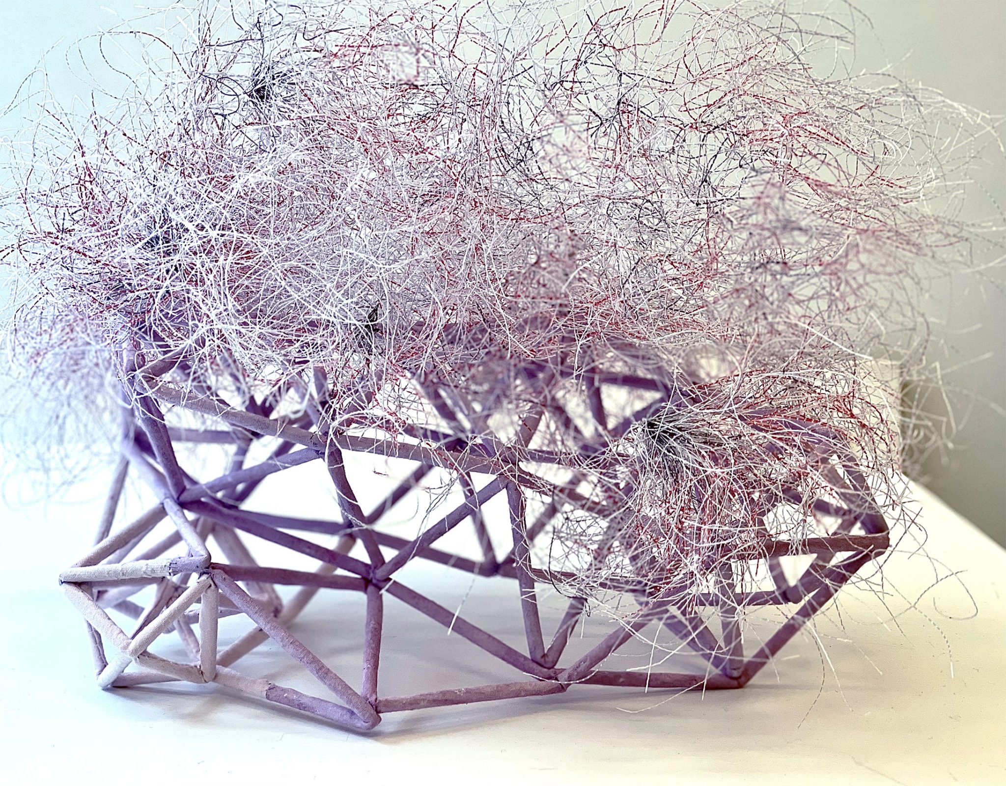 ‹Duo 1›, ca 20x30x20 cm, threadknotting and shaping/upholstered textile form.